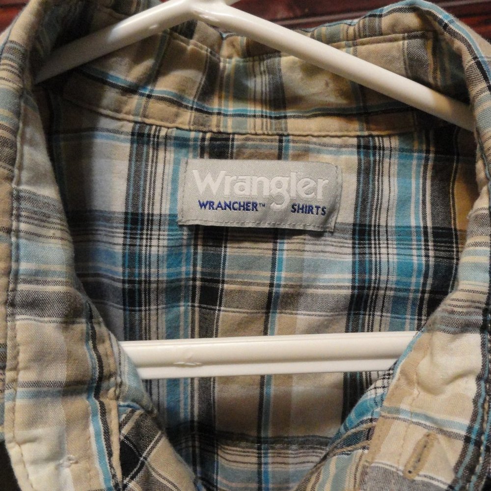 Wrangler Wrancher Plaid Pearl snap western style shirt~EUC~Cowboy~work wear - Picture 2 of 4